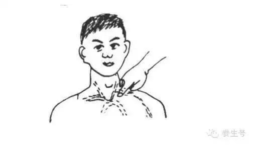 肩,腋部出血:用拇指压迫同侧锁骨上窝,自下对准第一肋骨,压住锁骨下