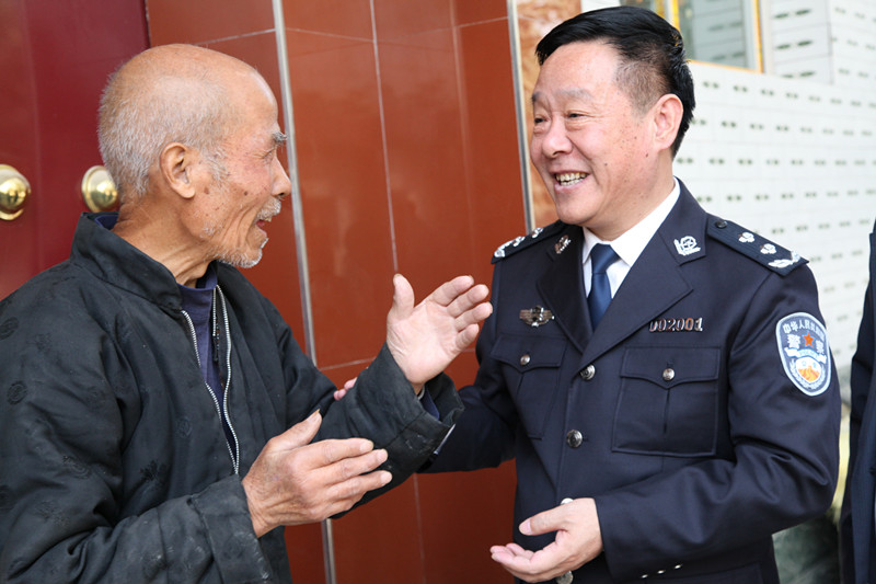 韩渭云在泾阳慰问困难群众