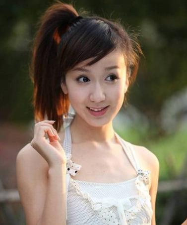 娄艺潇是整容了?这还是当年的胡一菲吗?