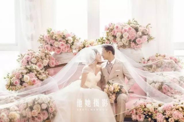 他她婚纱_动漫婚纱情侣头像