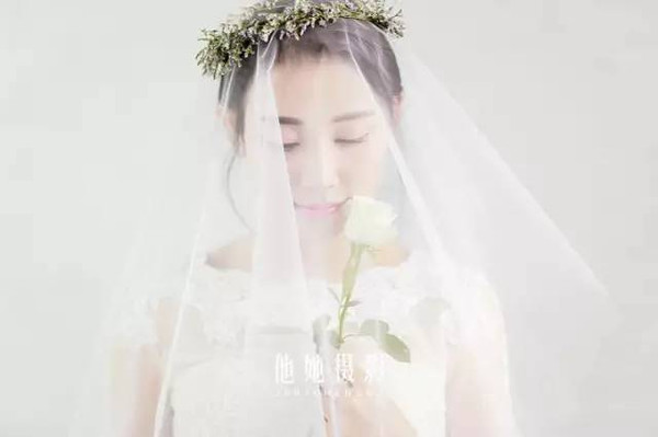 跟韩国最美女明星学拍最美婚纱照