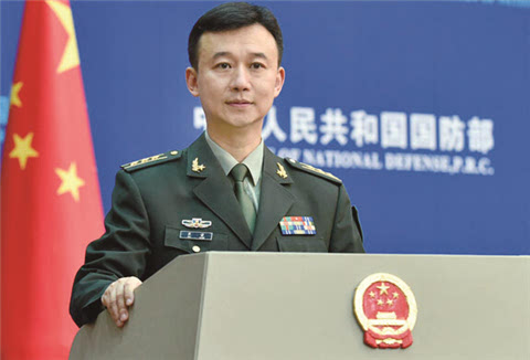 国防部新闻局副局长,国防部新闻发言人吴谦上校
