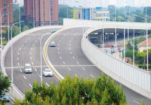 图 跨线桥竣工通车