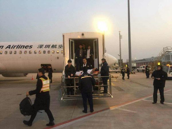 大连飞深圳航班旅客突发心脏病 飞机紧急备降