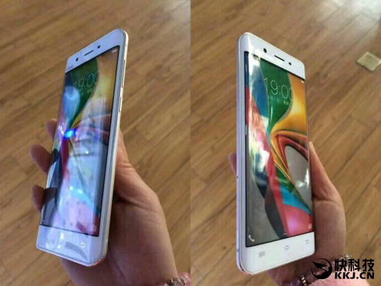 需要说明的是,Xplay5的背部设计与vivo