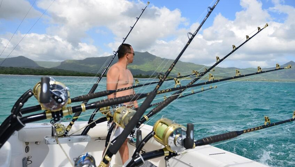 浮游漂钓方法钓梭鱼