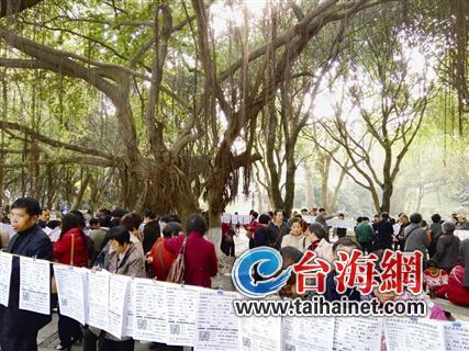 中山公园相亲角节后火爆(图)