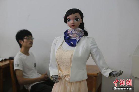 看完这些美女机器人,中国光棍都笑了:有救了