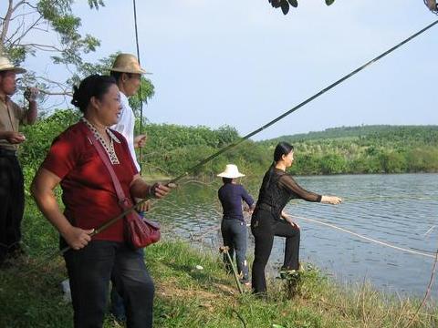 东北民间特色使用懒钩垂钓鲤鱼的方法