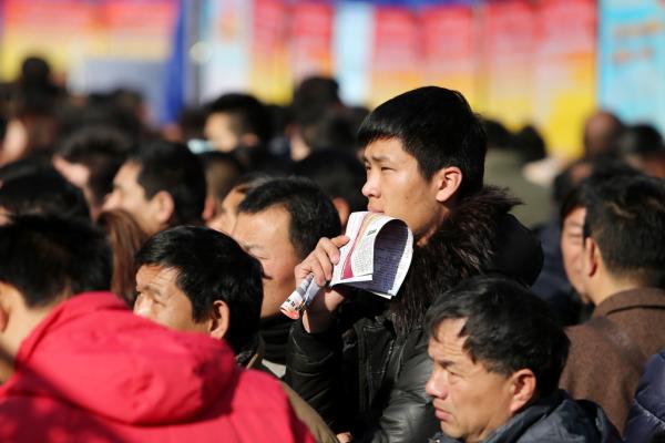 从2013年开始,连续三年城镇新增就业的人数都在1300万人以上.