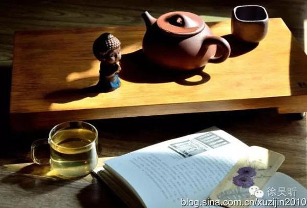 现在的自己开始喜欢上了喝茶,读书,写作.