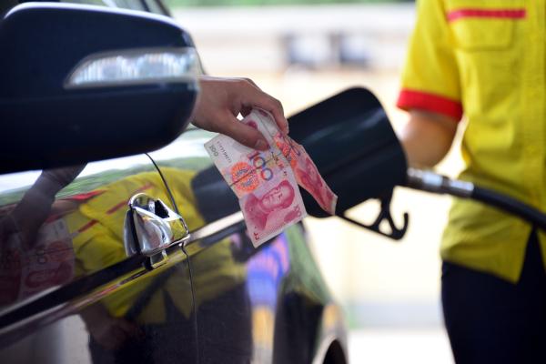 成品油价格调整新年三连停 不排除上调消费税