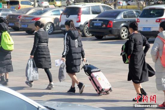 2016年2月29日,山东滨州学院,2016艺体招生专业测试空乘专业考试现场