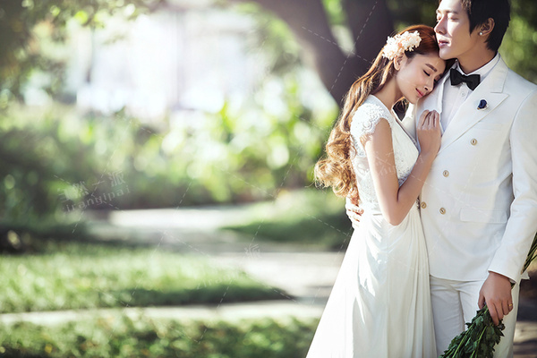 两千多的婚纱照_婚纱照风格