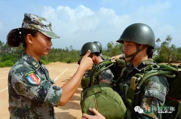 中国首支女子特战连响箭特种部队特战女兵