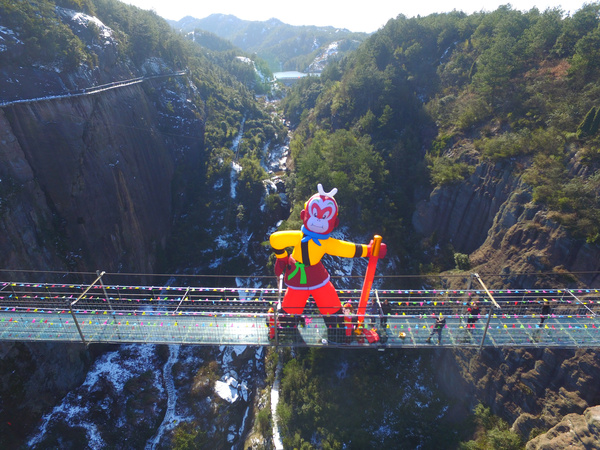 石牛寨招旅游体验师,带你免费坐热气球赏百里丹霞