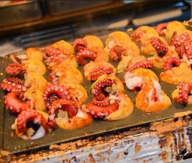 天津随处可见的"章鱼小丸子"的发祥地,由章鱼,葱丝及其他材料烧烤,浇