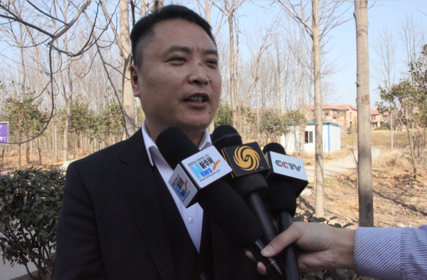 葛天源风景区项目总监孔祥永在接受cctv记者现场采访