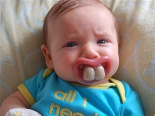 难怪宝宝牙齿丑,安抚奶嘴的正确用法,你真会吗