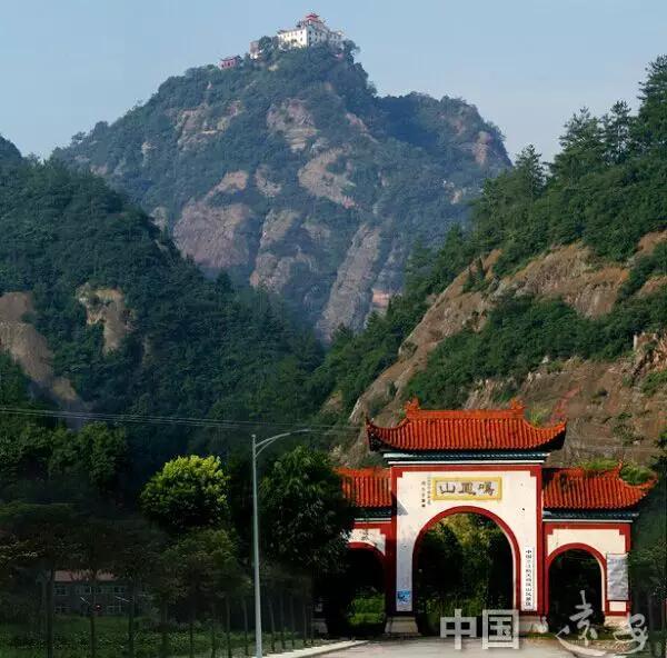 鸣凤山景区大门