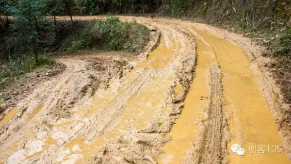 基础设施落后,道路不通,物流不畅