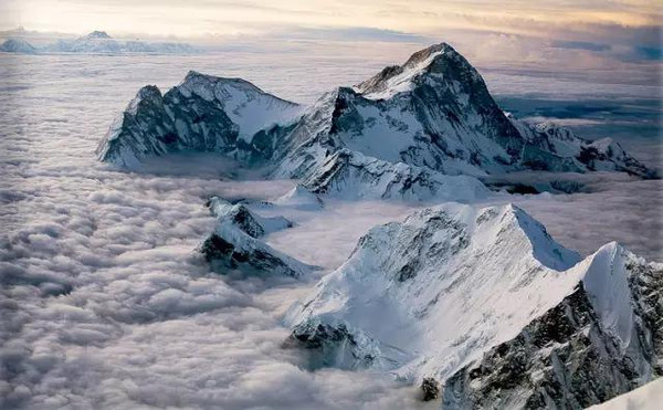 雷克马卡鲁(leki makalu),也称为"黄金杖"这款登山杖在国内被山友