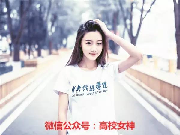 最美证件照女神张雨薇天生丽质用脸说话