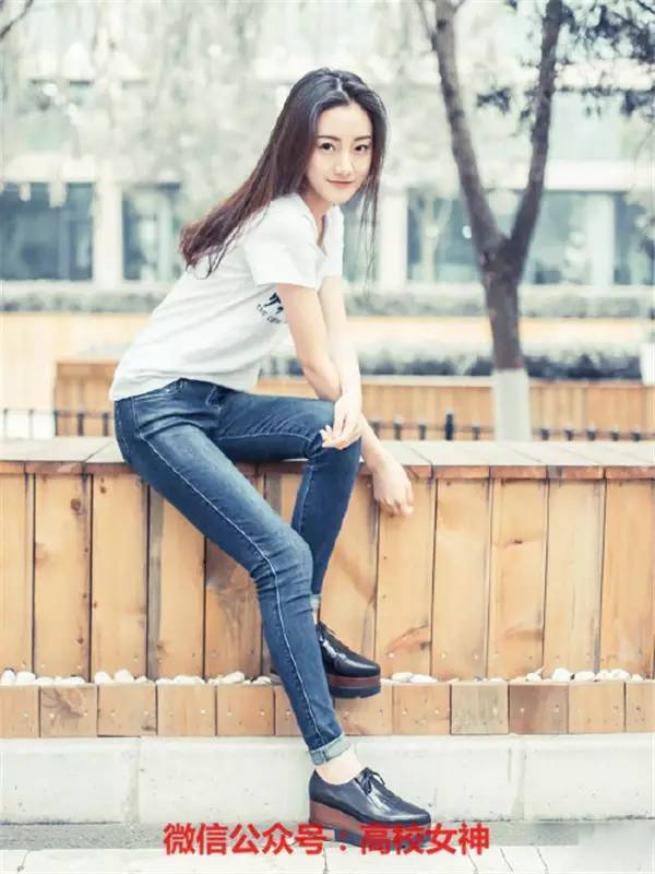 最美证件照女神张雨薇天生丽质用脸说话
