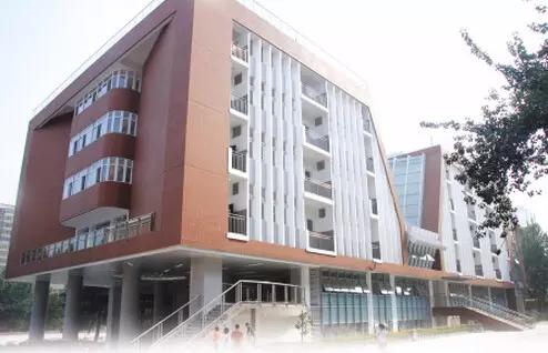 西安市铁一中学创建于1929年,1993年成为陕西省重点中学,2009年晋升