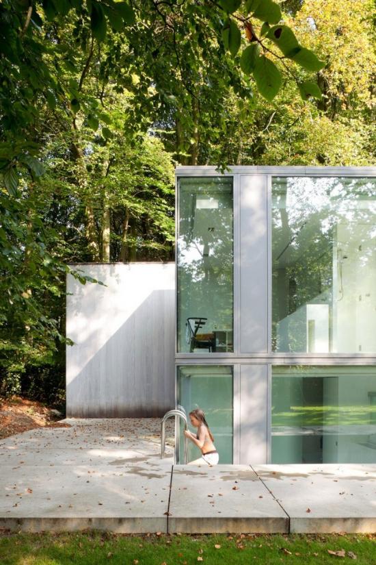 别墅(villa roces)是坐落在比利时古城布鲁日的一幢钢铁结构的玻璃屋
