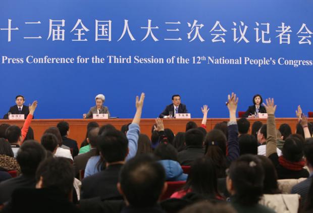 2015年3月15日,李克强总理在“两会”记者款待会上说,我很违心为网购、快递和动员的电子商务等新业态做告白。由于它极大地动员了待业,发了然待业的岗亭。