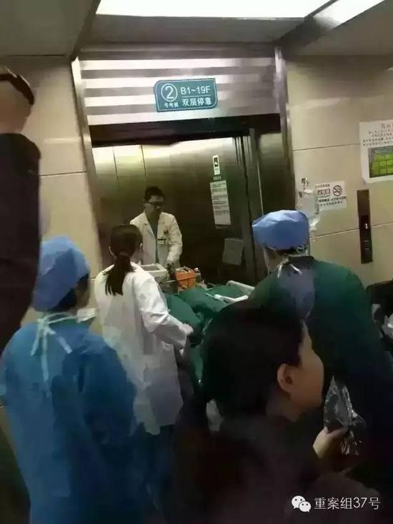 网传陈佳伍在医院抢救照片. 微博截图