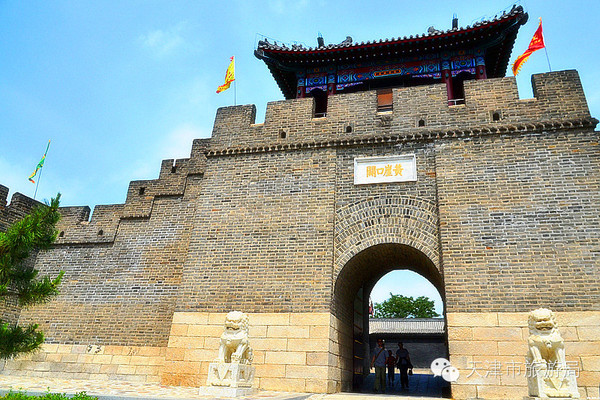 黄崖关的主体建筑就是这座高大巍峨的关城,1990年,"蓟北雄关"被选为津