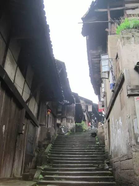 【周末游】距德阳不远 竟然有个明星扎堆的"小香港"!