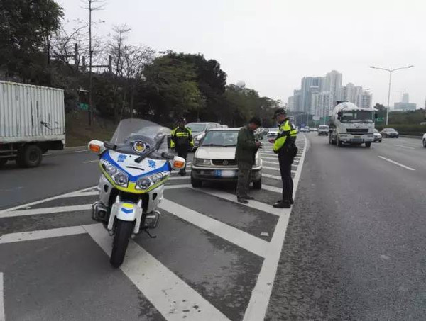 深圳交警铁骑出动,320公里不间断巡逻