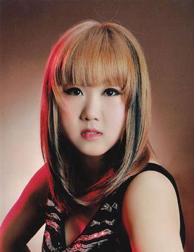 45岁女人洋气染发,40岁减龄头发染啥颜色 女人发型染什么颜色好看?15款染发看起来更气质优