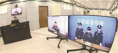 记者在宁晋县看守所看到,远程讯问室设在监区内,被告人不用出监区