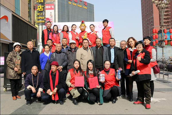 安思奇(河北)生物科技有限公司董事长刘军波也闻讯专程驱车至此奉献