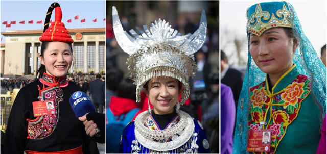 人大会议中心,全国人大代表张仙蕊(右)和其他代表沟通交流各自的建议