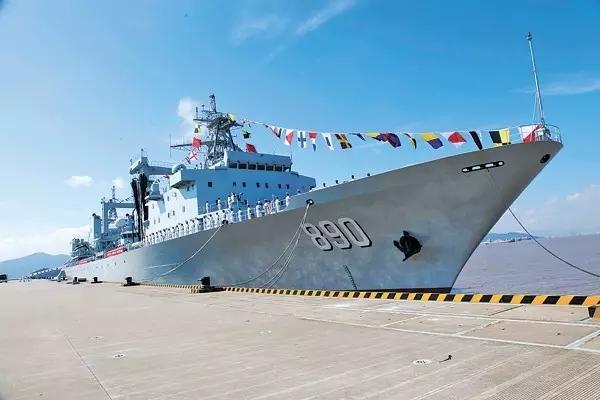 中国海军新入列舰艇集合点名(组图)