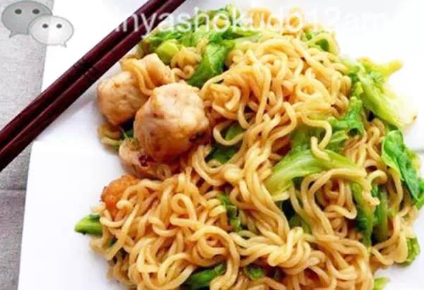 白菜鱼丸炒面