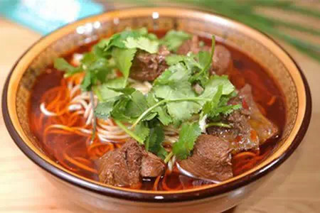 : 墨鱼炖鸡面:26元 泡椒牛筋面:26元 三鲜玉兰面:24元 酸菜