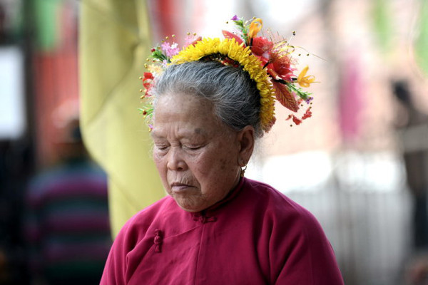 福建泉州:传承千年头戴簪花围的蟳埔女,泉州蟳埔美食攻略,福建永春达