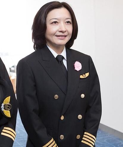 盘点各大航空公司的首位女机长