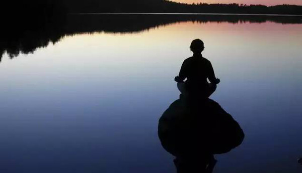 冥想可以放松紧张的心灵和僵硬的身体,是缓解压力很传统的一种方法.