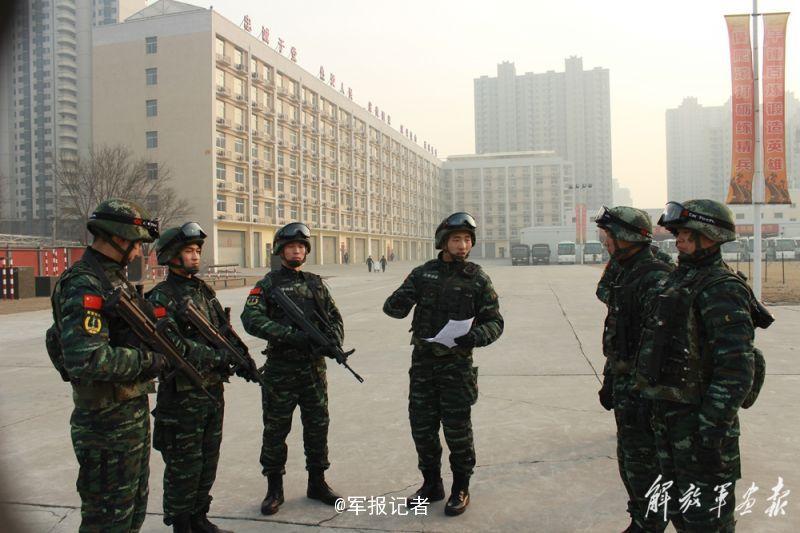 北京武警某部拉动"不打招呼"(组图),北京武警军队对峙