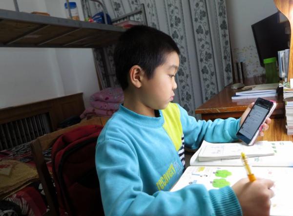 美媒:班级群收发作业 微信入侵中国中小学生课