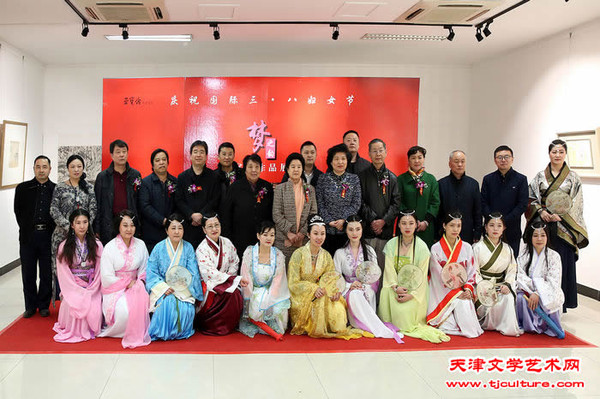十二金钗扮者女书画家孙瑜,朱乒乓,于栋华,张俊,郑少英,温雅,庞舒方