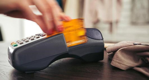 2015年美国信用卡债务新增710亿美元