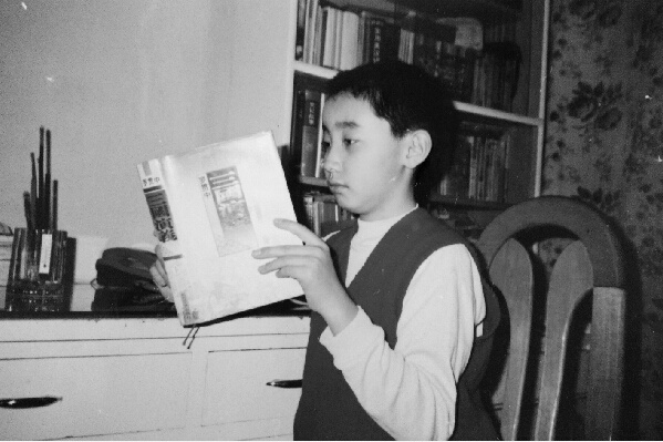 北京:成语大会冠军李剑章 4岁识字7岁写诗歌